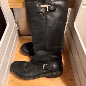 UGG Australia boots Sherpa lined womens size 10   shearling lining. Soft leather